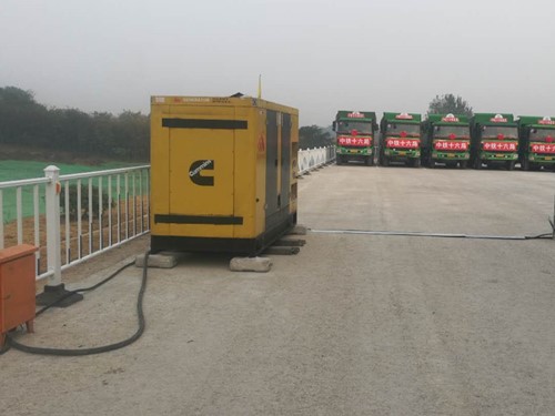 嘉陵电力系统的稳定性和设备兼容性如何影响发电机组的频率规格？